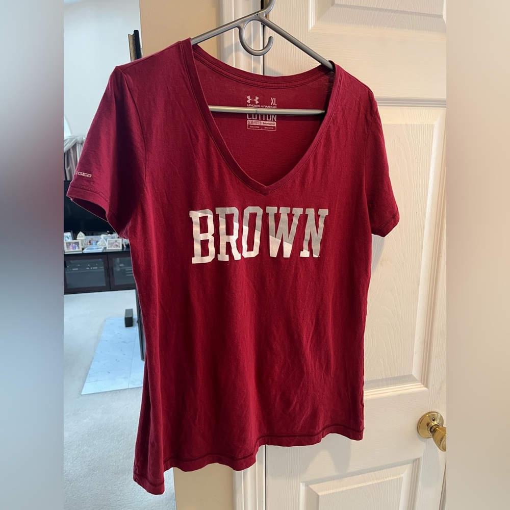 Brown University  Under Armour  size XL maroon 100% COTTON  V-Neck Tee
Worn once